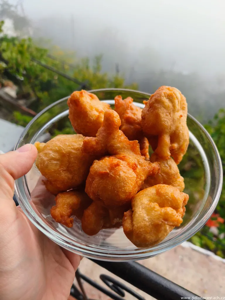 Petulla: frittiertes Gebäck aus Albanien. Petulla: frittiertes Gebäck aus Albanien.
