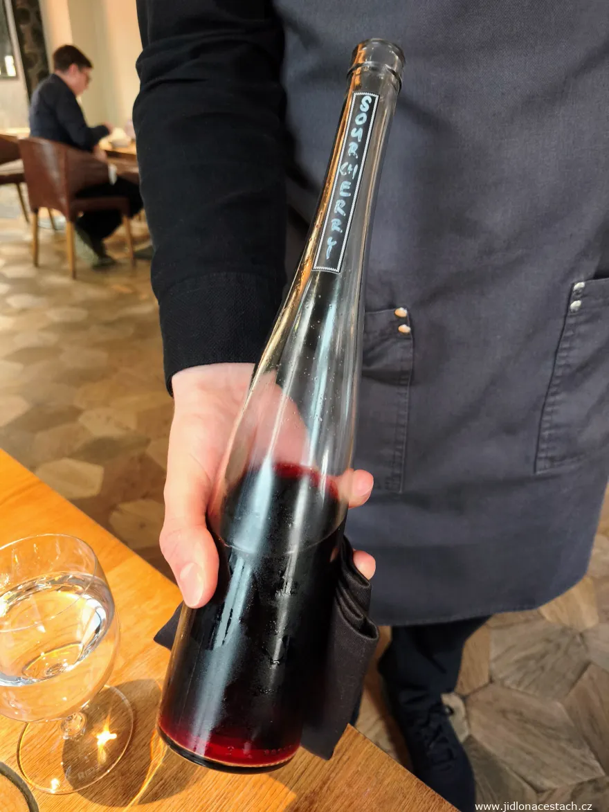 La Degustation Bohême Bourgeoise Restaurant, non-alcoholic pairing: sour cherry. La Degustation Bohême Bourgeoise Restaurant, non-alcoholic pairing: sour cherry.
