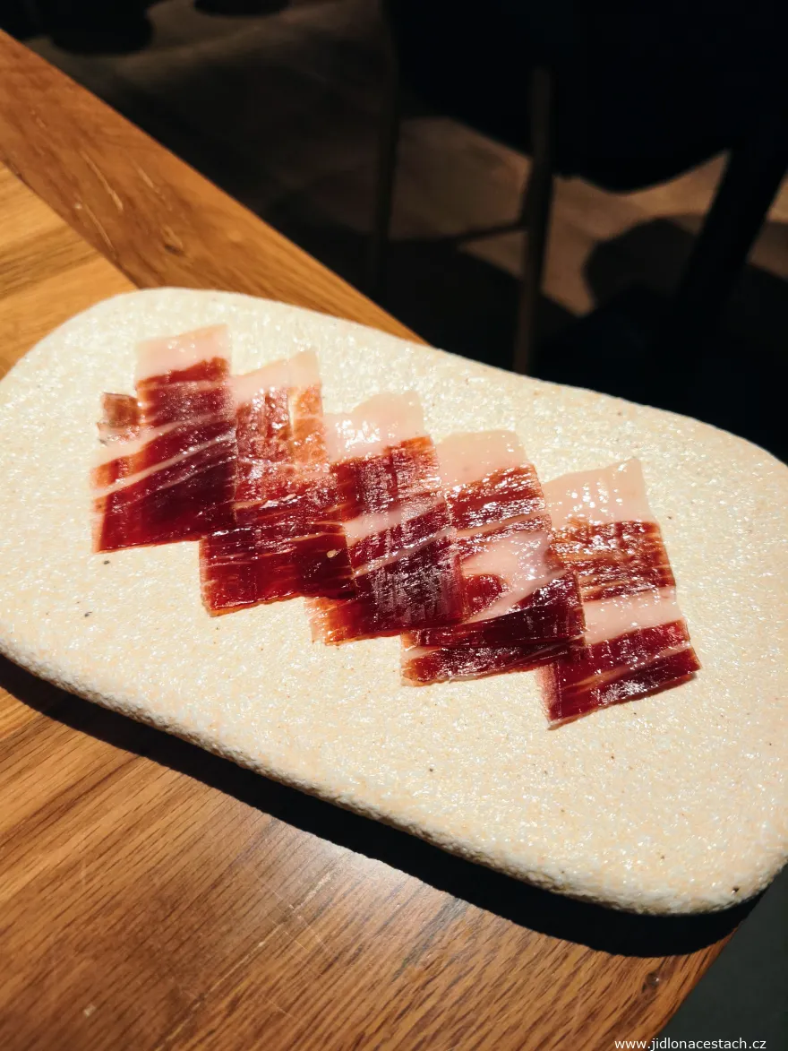 Restaurace El Camino tapas: Jamón Ibérico Cebo de Campo. Mini degustační porce.
