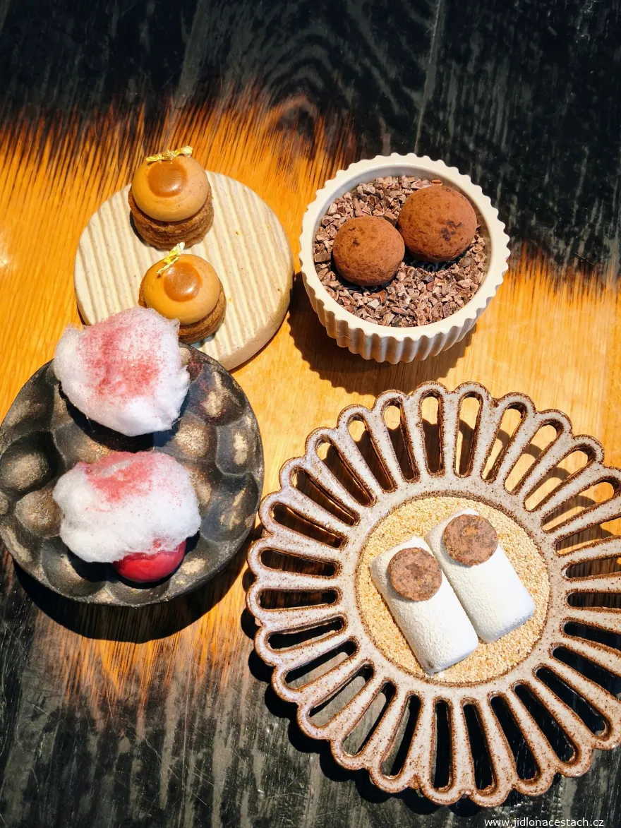 Restaurace Field: petit four. Restaurace Field: petit four.
