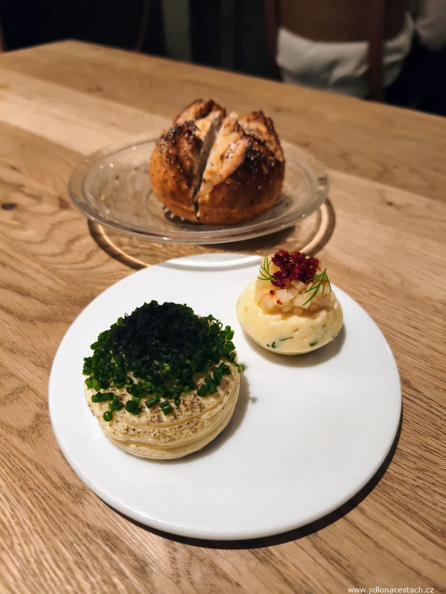 レストランVallmo。パンとホイップチーズ。 レストランVallmo。パンとホイップチーズ。
