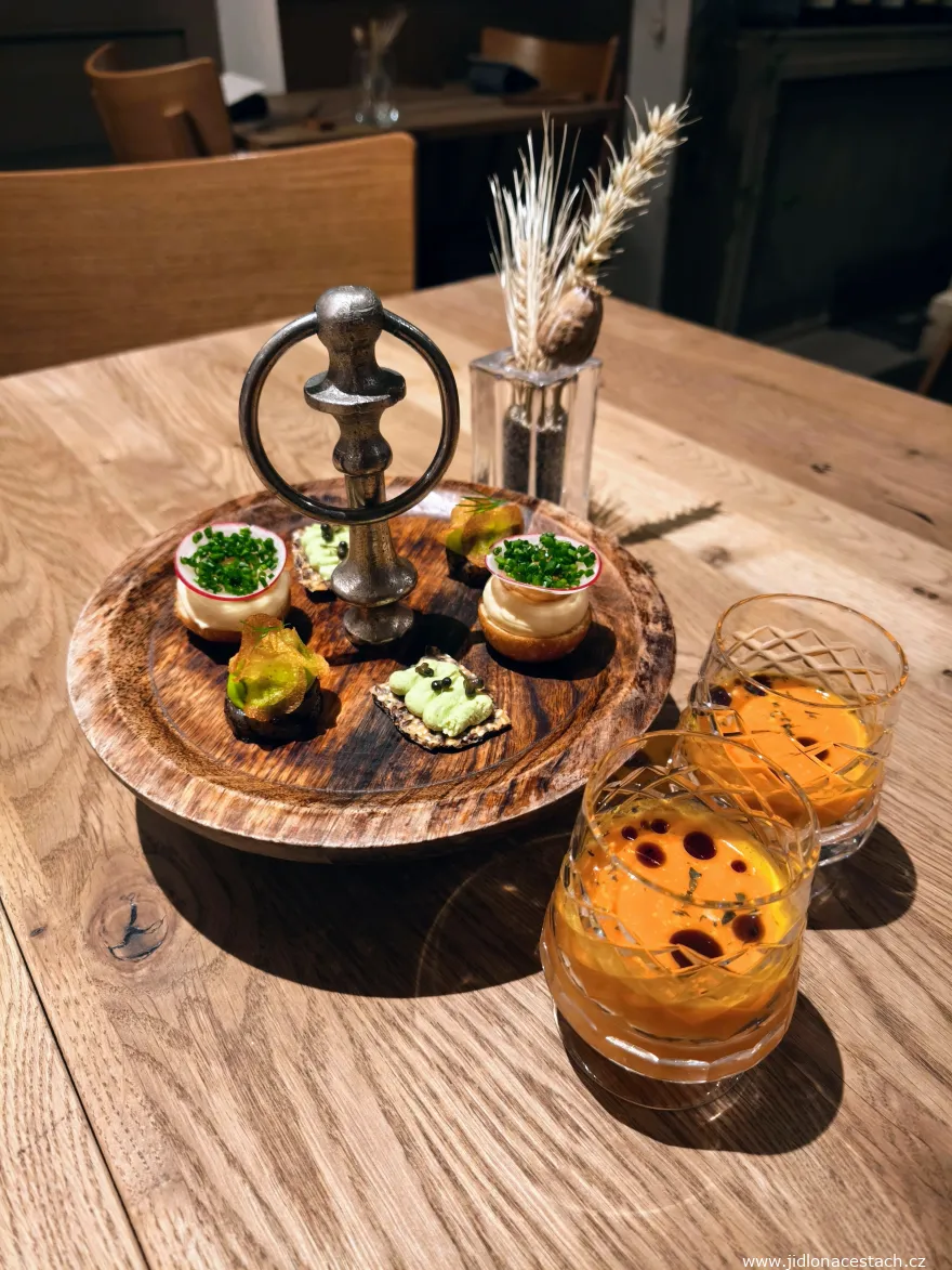 Vallmo Restaurant, amuse bouche: snack bar.