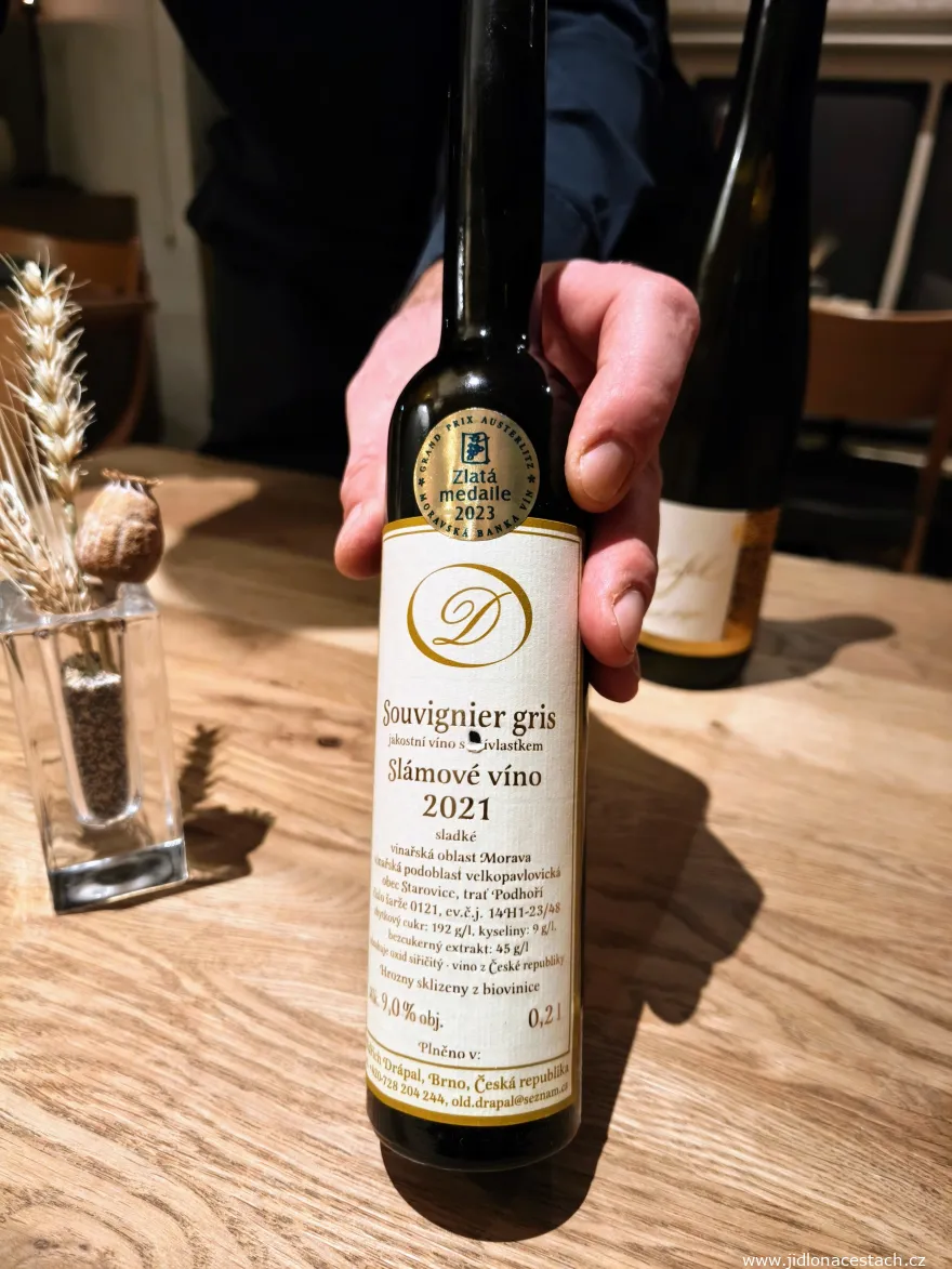 Vallmo Restaurant, wine pairing: Moravian winery Oldřich Drápal: straw wine Souvignier Gris (2021).