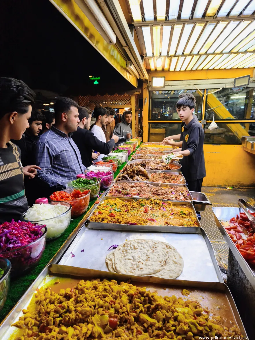 Iskan : le cœur street food des nuits d'Erbil. Iskan : le cœur street food des nuits d'Erbil.