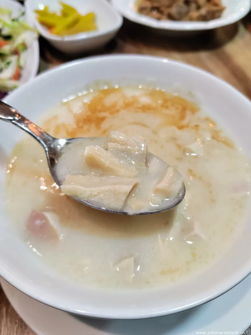 İşkembe çorbası : la soupe aux tripes blanche turque.