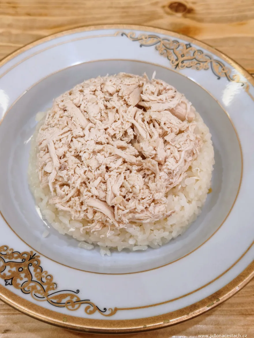 Kasa brinj: kurdischer Reis mit Hähnchenfleisch. Kasa brinj: kurdischer Reis mit Hähnchenfleisch.