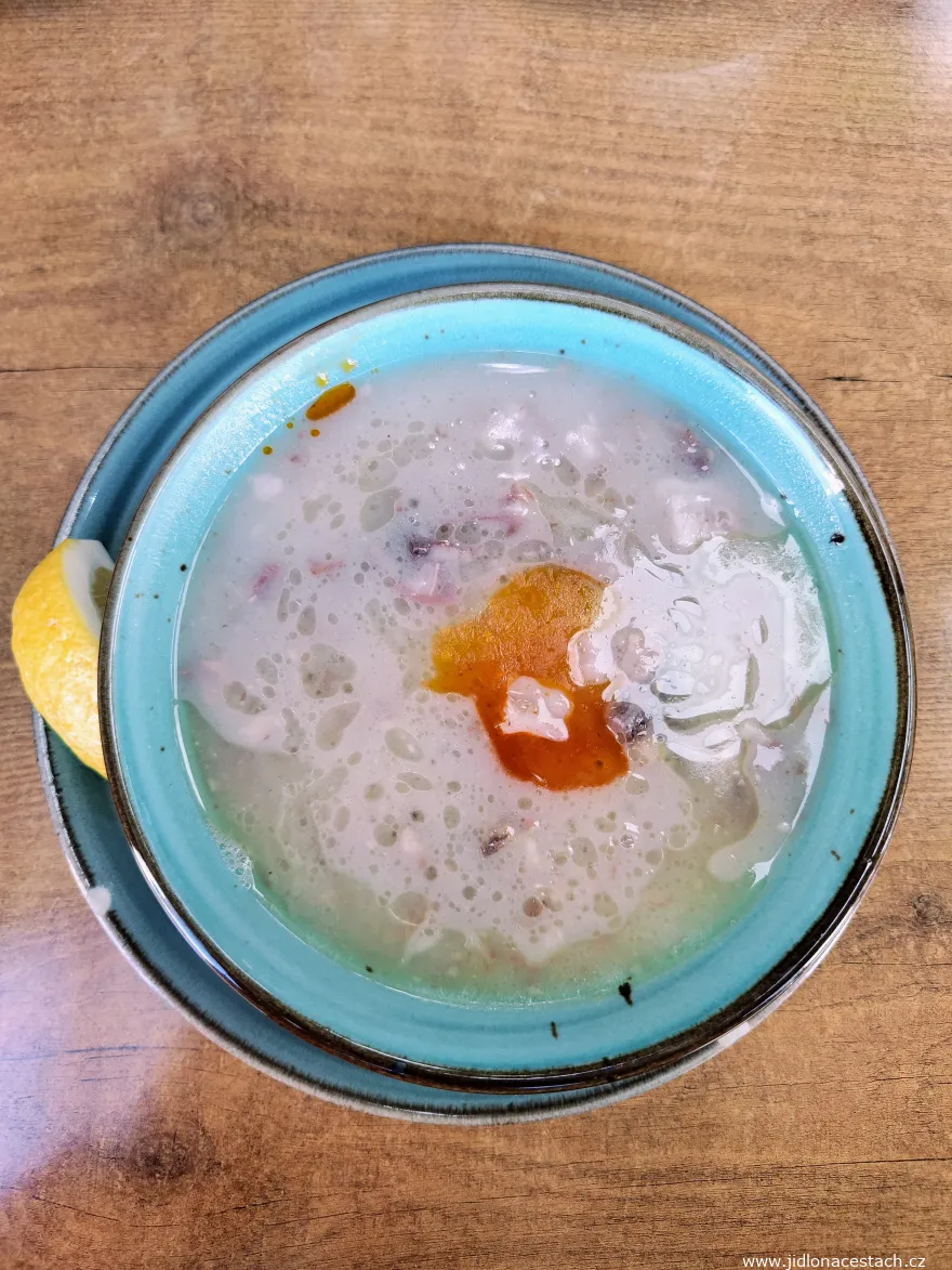 Kelle paça: türkische Suppe aus Kopf und Füßen. Kelle paça: türkische Suppe aus Kopf und Füßen.