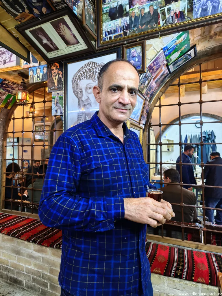 Teehaus Mam Khalil, Erbil: der heutige Besitzer. Teehaus Mam Khalil, Erbil: der heutige Besitzer.