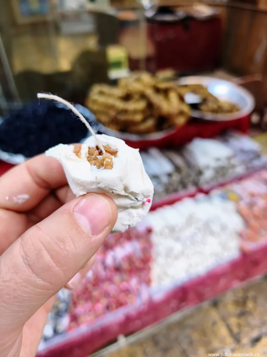 Mann al-sama: traditionelles irakisches Nougat. Mann al-sama: traditionelles irakisches Nougat.