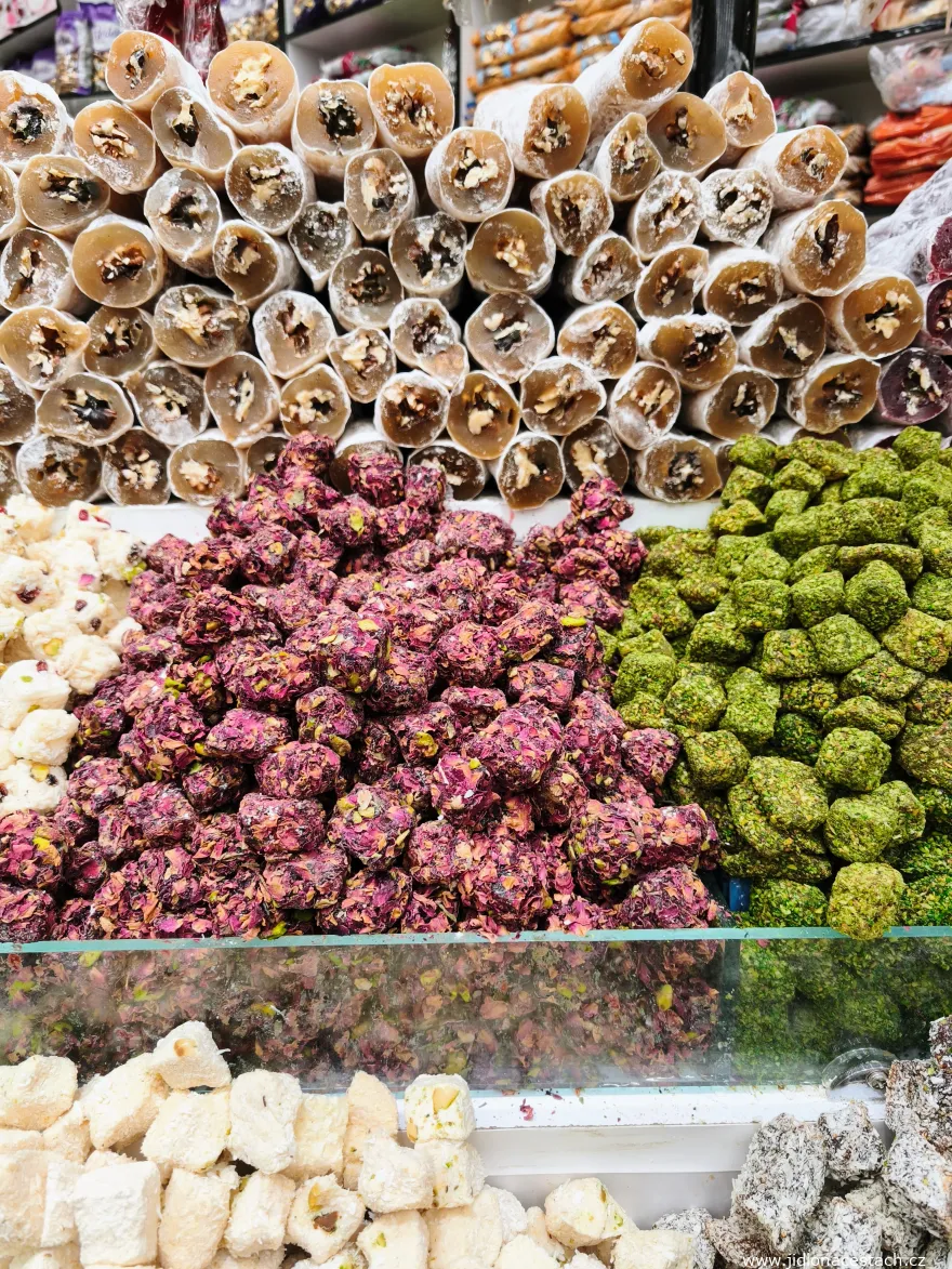 Süßigkeiten im Qeyserî-Basar. Süßigkeiten im Qeyserî-Basar.