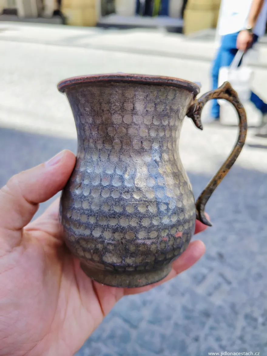 Maşrapa: der typische Kupferbecher für Ayran. Maşrapa: der typische Kupferbecher für Ayran.