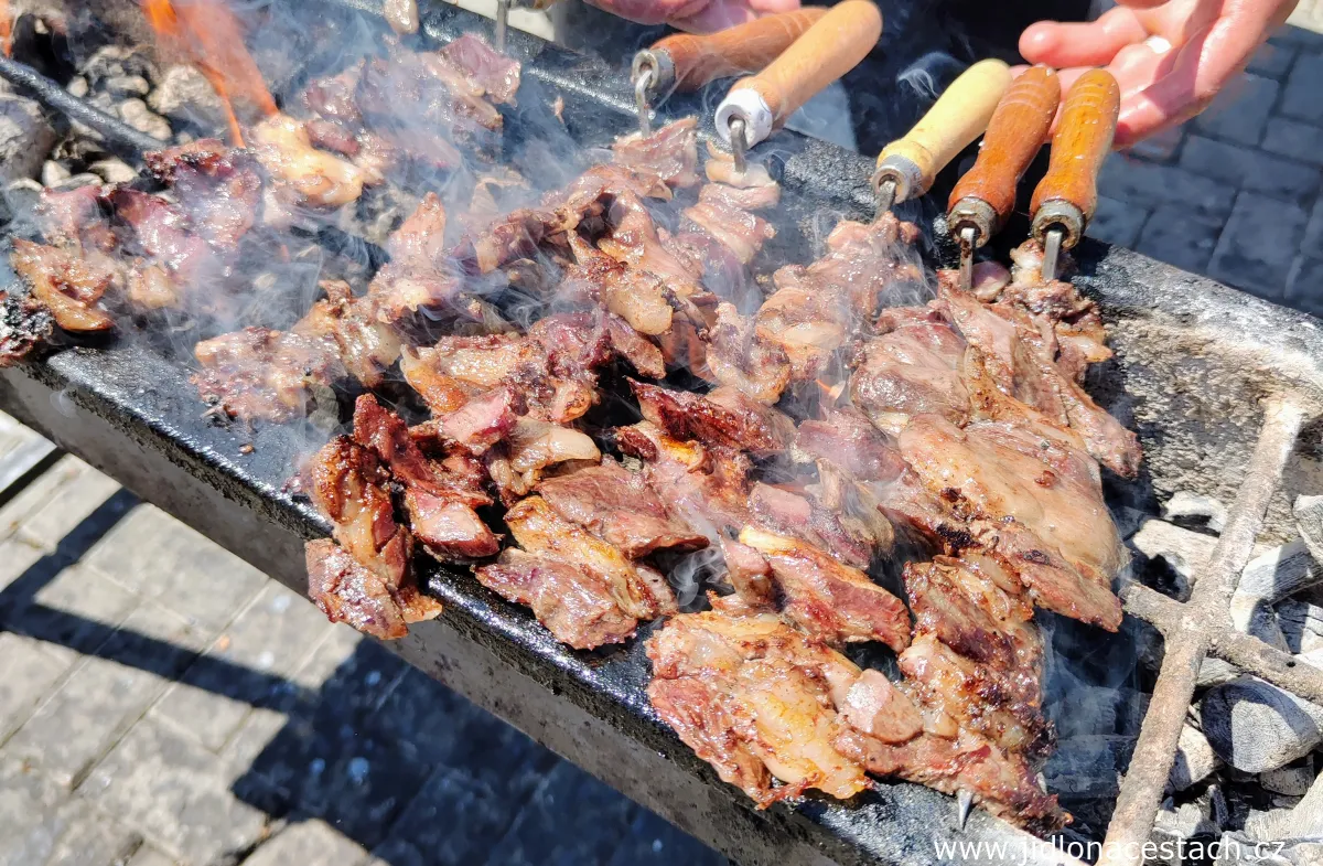 Cağ kebabı: turecký jahňací kebab
