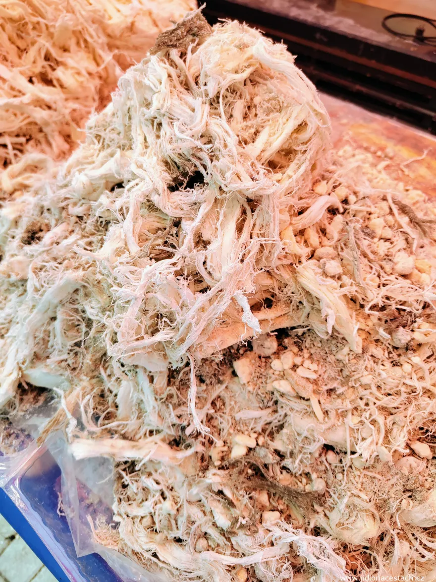 Erzurum göğermiş : le fromage turc filandreux à moisissure. Erzurum göğermiş : le fromage turc filandreux à moisissure.