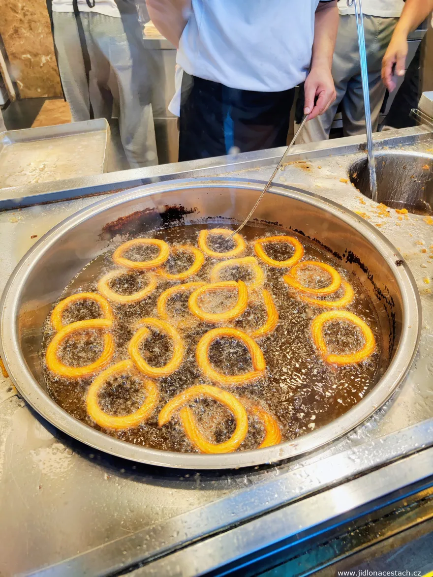 Halka tatlısı: smažení v oleji. Halka tatlısı: smažení v oleji.