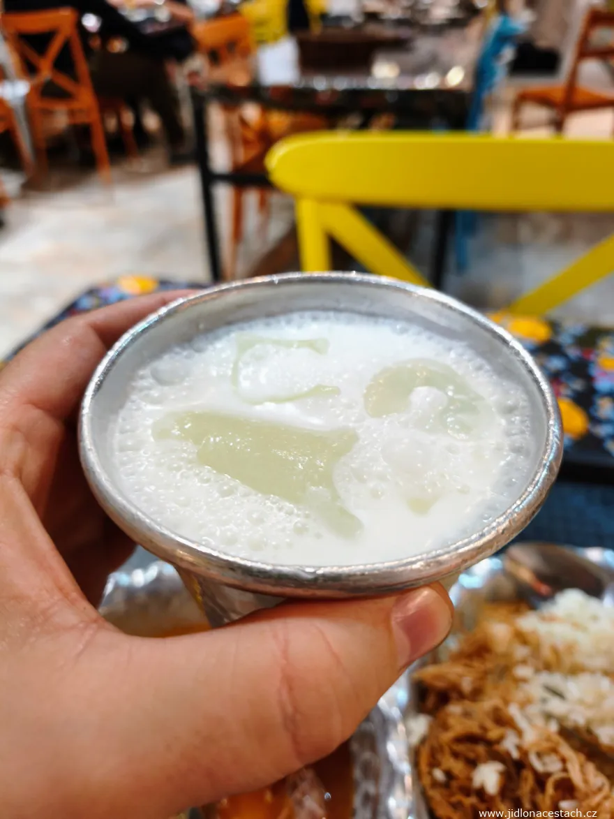 Irakischer Ayran mit Eis. Irakischer Ayran mit Eis.