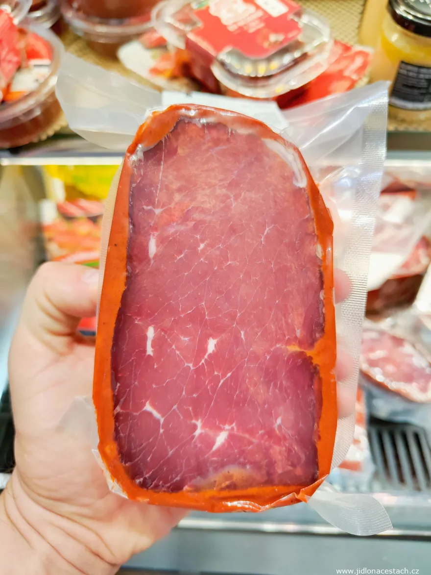 Pastırma: türkisches Trockenfleisch. Pastırma: türkisches Trockenfleisch.