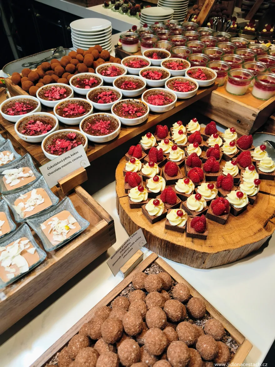 Reštaurácia The Artisan: každú nedeľu sa koná brunch zameraný na jednu tému. Ja som navštívil čokoládový. Reštaurácia The Artisan: každú nedeľu sa koná brunch zameraný na jednu tému. Ja som navštívil čokoládový.