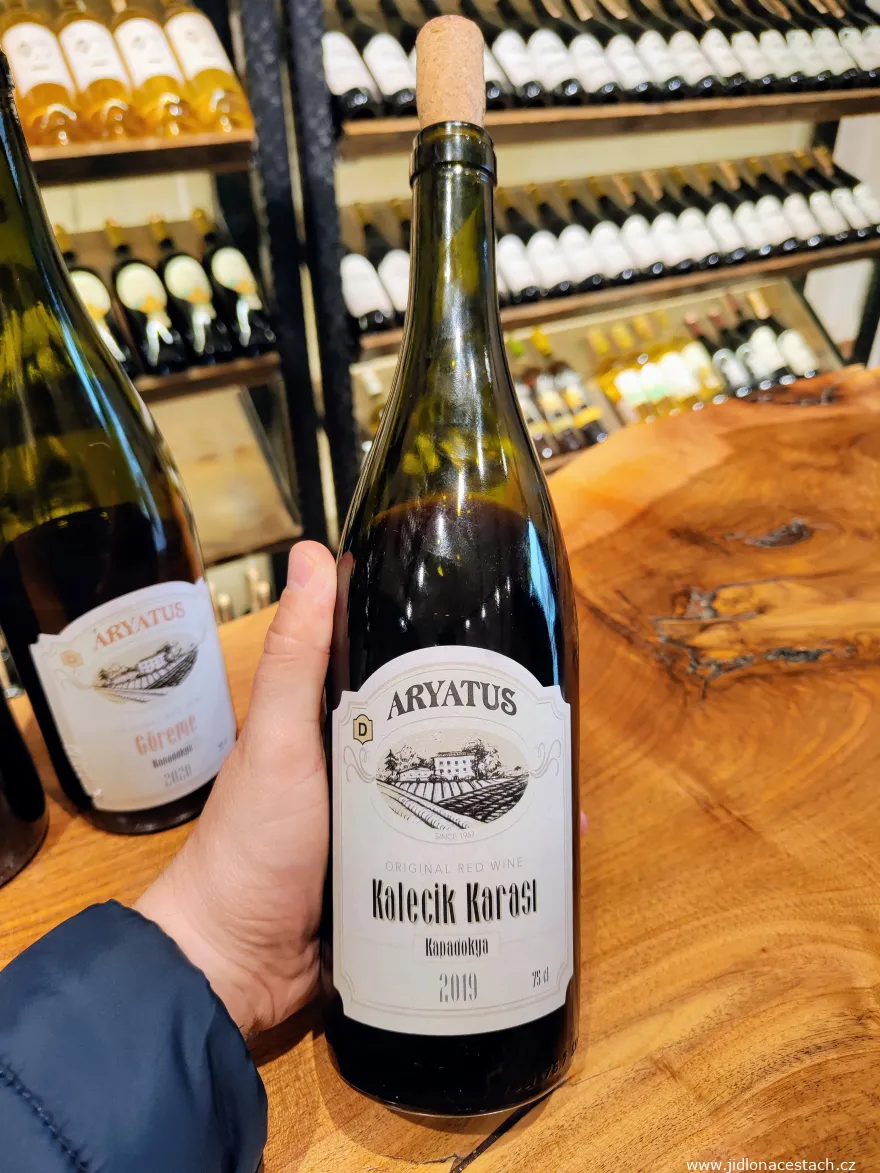 Vino rosso turco: Kalecik Karası. Vino rosso turco: Kalecik Karası.
