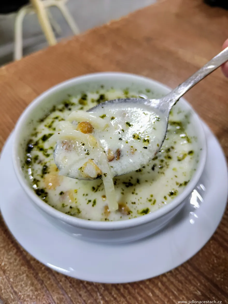 Yayla çorbası: türkische Joghurtsuppe.