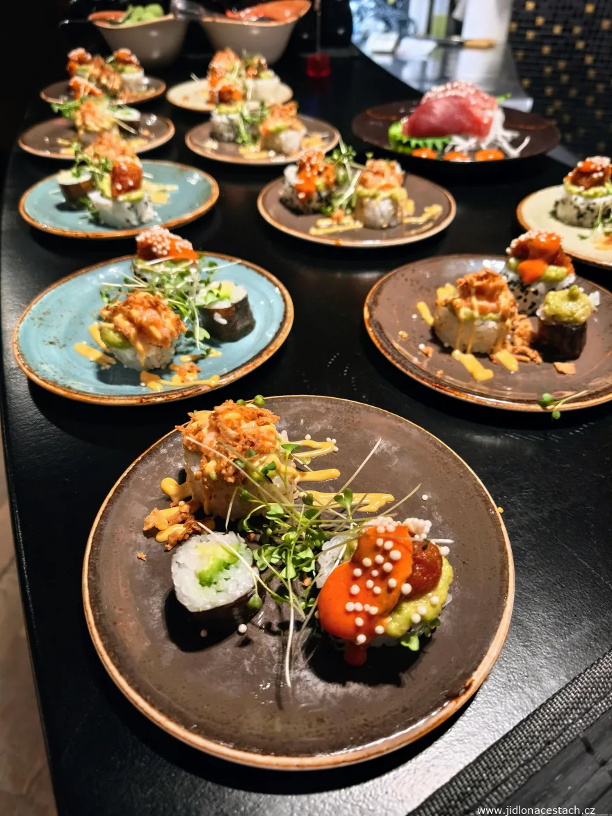 Buddha-Bar Prague: die kalte Theke mit Sushi. Buddha-Bar Prague: die kalte Theke mit Sushi.