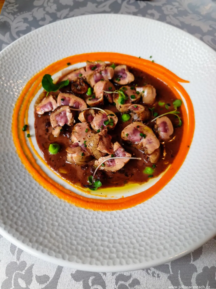 Restaurant Pot-au-feu, menu à la carte, entrée : rognons de veau, sauce bordelaise.