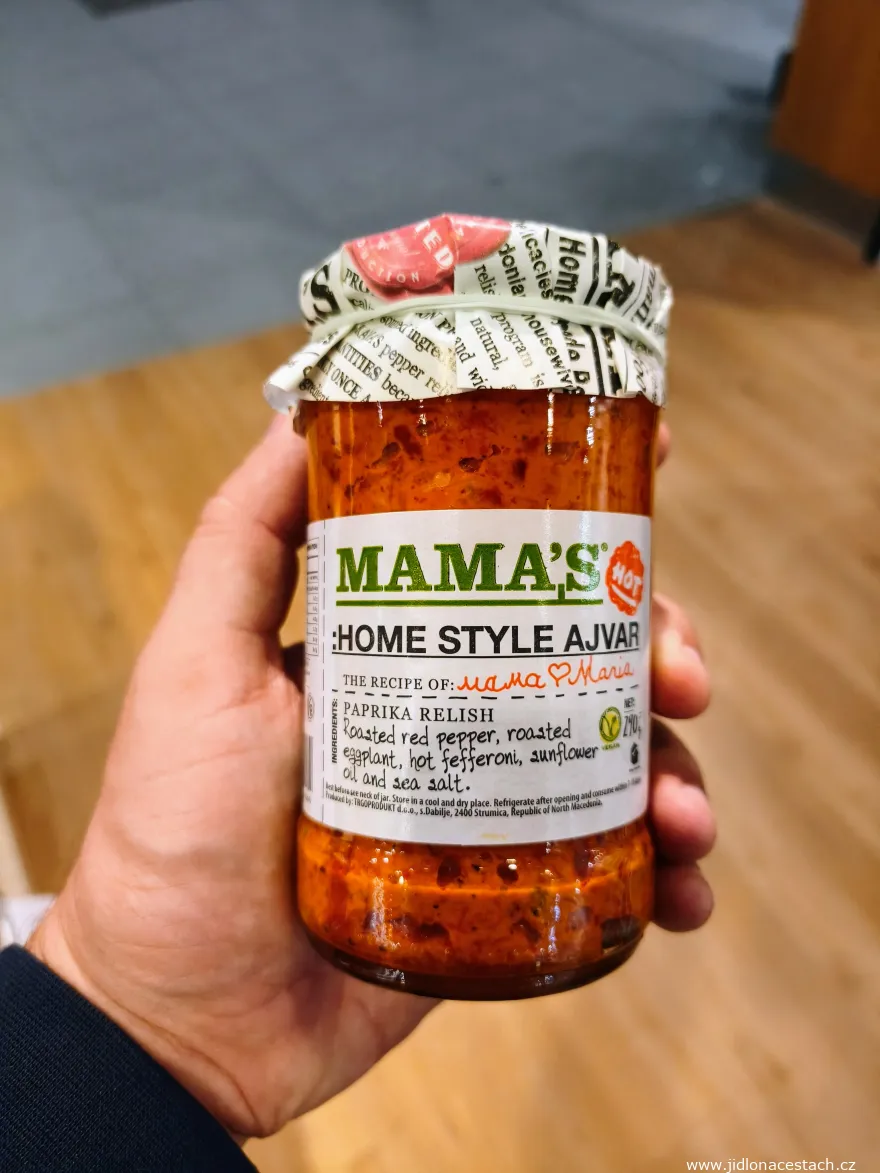 Ajvar: pálivá varianta makedonské značky Mama's. Ajvar: pálivá varianta makedonské značky Mama's.
