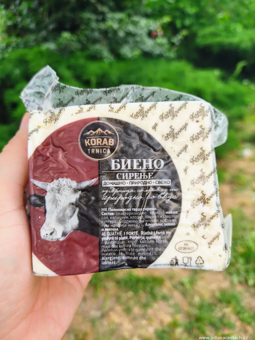 Bieno sirenje Korab Trnica: harter Kuhkäse aus Gorna Reka. Bieno sirenje Korab Trnica: harter Kuhkäse aus Gorna Reka.