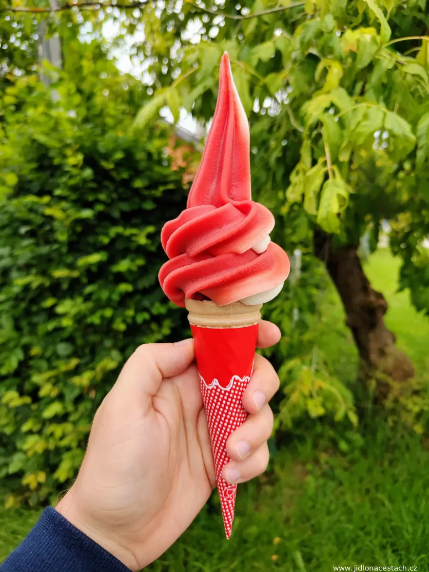 Helado de máquina de Nový Hrozenkov, mi pueblo natal. Helado de máquina de Nový Hrozenkov, mi pueblo natal.