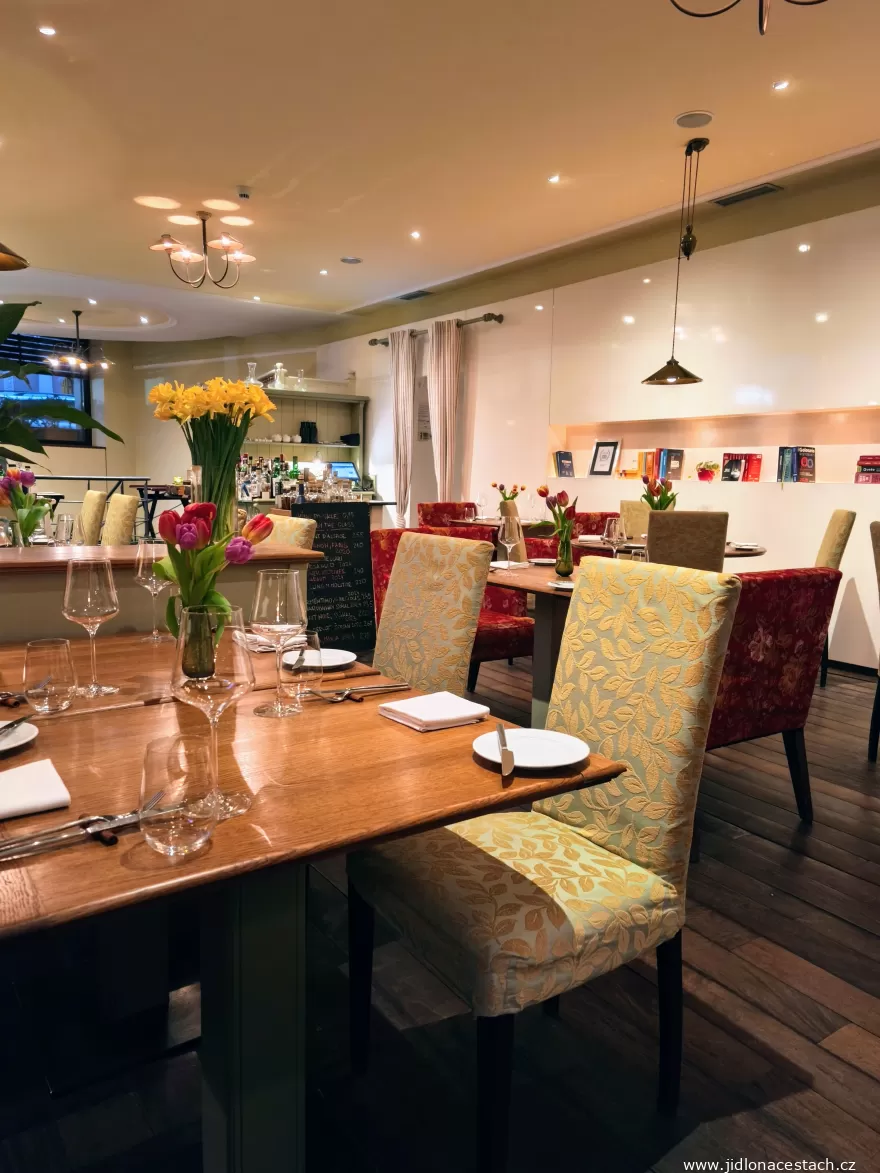 La Veranda: a set table in the main dining room. La Veranda: a set table in the main dining room.