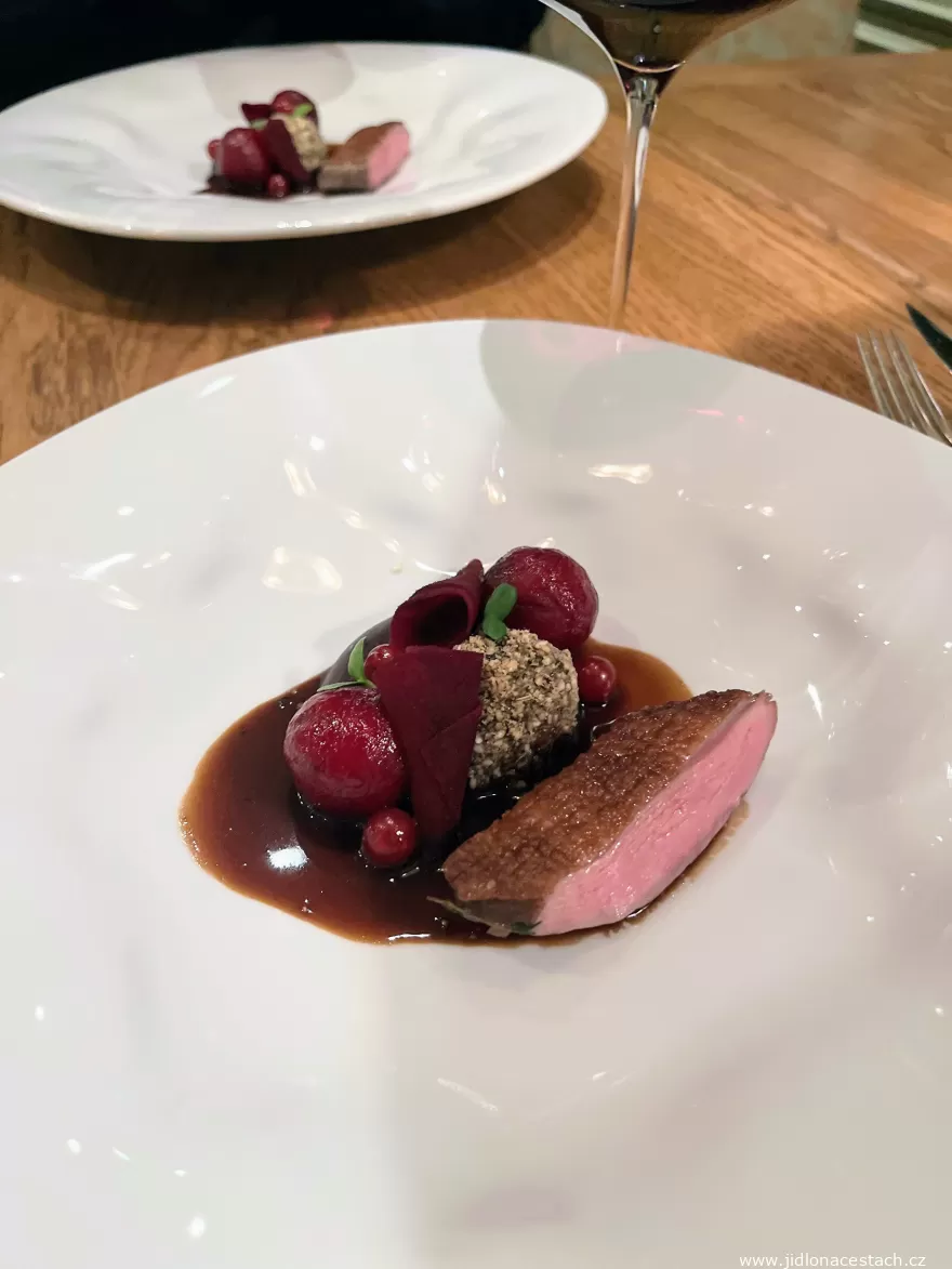 La Veranda: duck breast with beet purée.