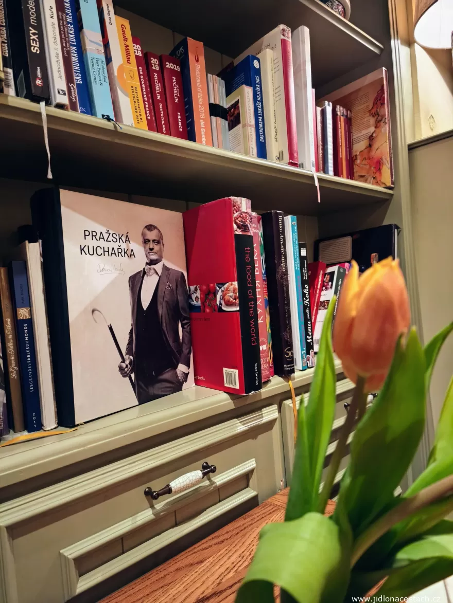 La Veranda: a library shelf with Pražská kuchařka. La Veranda: a library shelf with Pražská kuchařka.