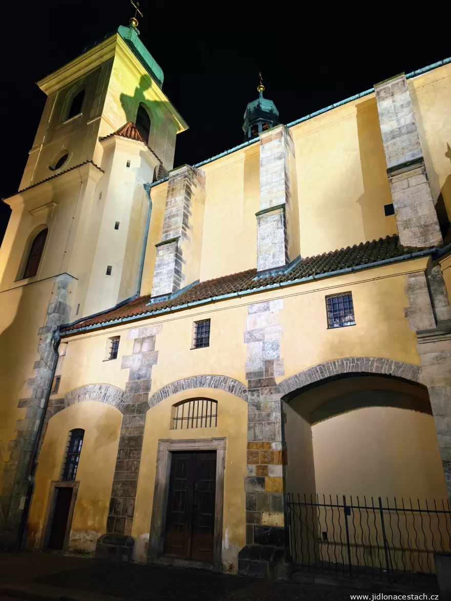 La Veranda: the lit-up Church of the Holy Spirit right by the restaurant.