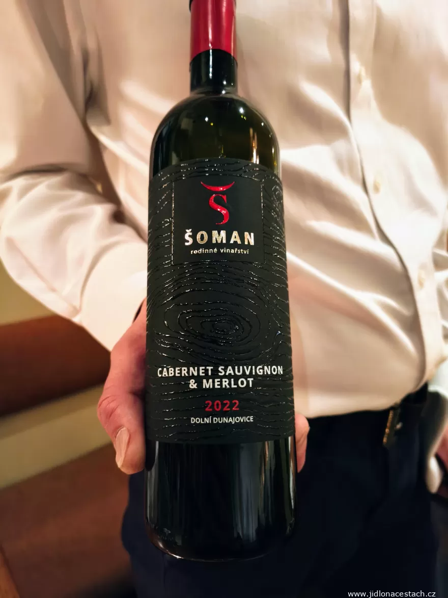 La Veranda: Cabernet Sauvignon & Merlot from the Moravian winery Šoman. La Veranda: Cabernet Sauvignon & Merlot from the Moravian winery Šoman.