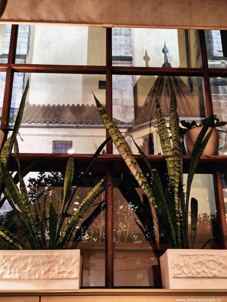 La Veranda: the view from the restaurant window of the Church of the Holy Spirit. La Veranda: the view from the restaurant window of the Church of the Holy Spirit.