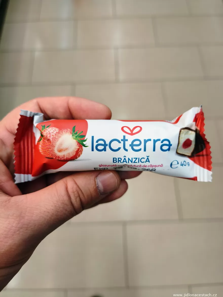 Syrok: brânzică Lacterra s jahodovou náplní. Syrok: brânzică Lacterra s jahodovou náplní.