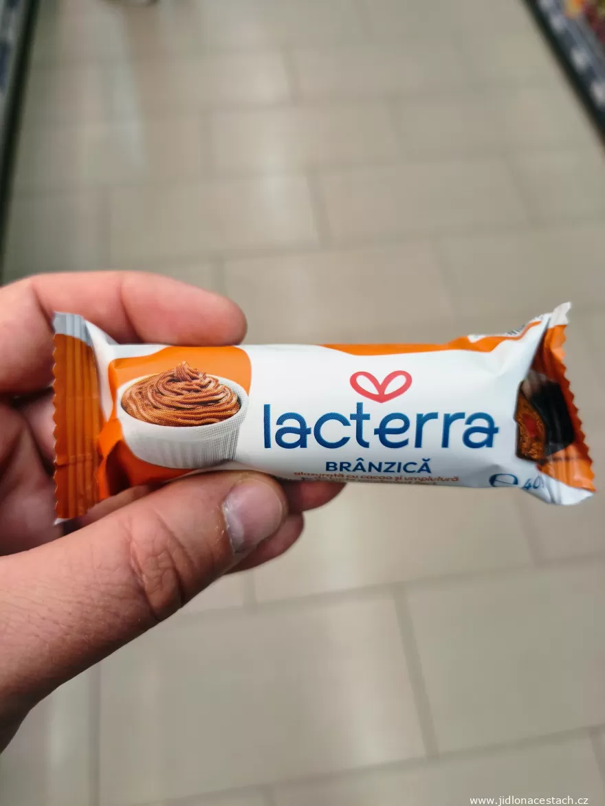 Syrok: brânzică Lacterra v kakaové verzi. Syrok: brânzică Lacterra v kakaové verzi.