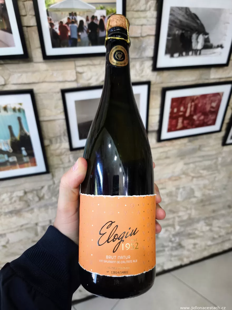 Elogiu Brut Natur: spumante metodo classico di Cricova. Elogiu Brut Natur: spumante metodo classico di Cricova.