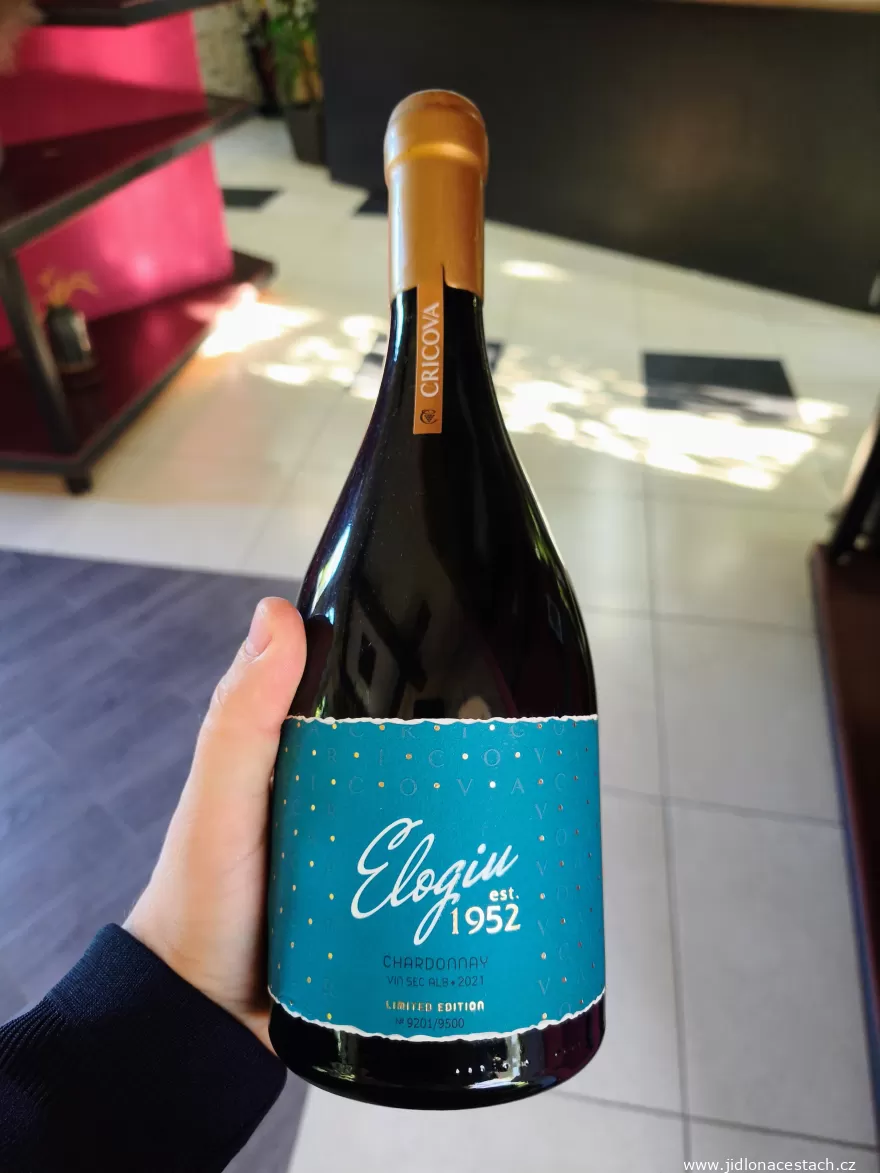 Elogiu Chardonnay: száraz fehérbor, Cricova alatt, hordókban érlelve. Elogiu Chardonnay: száraz fehérbor, Cricova alatt, hordókban érlelve.
