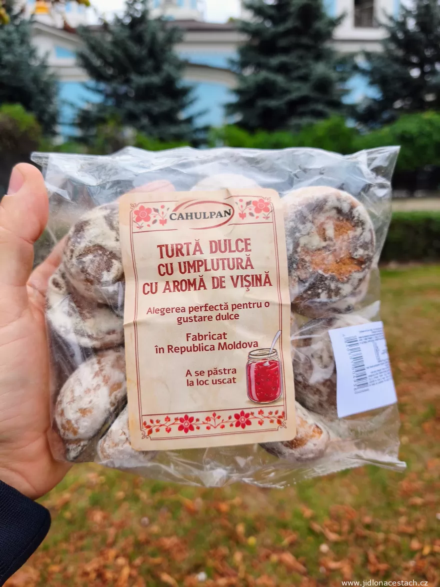 Cahulpan mézeskalács: moldovai turtă dulce almás-meggyes töltelékkel. Cahulpan mézeskalács: moldovai turtă dulce almás-meggyes töltelékkel.