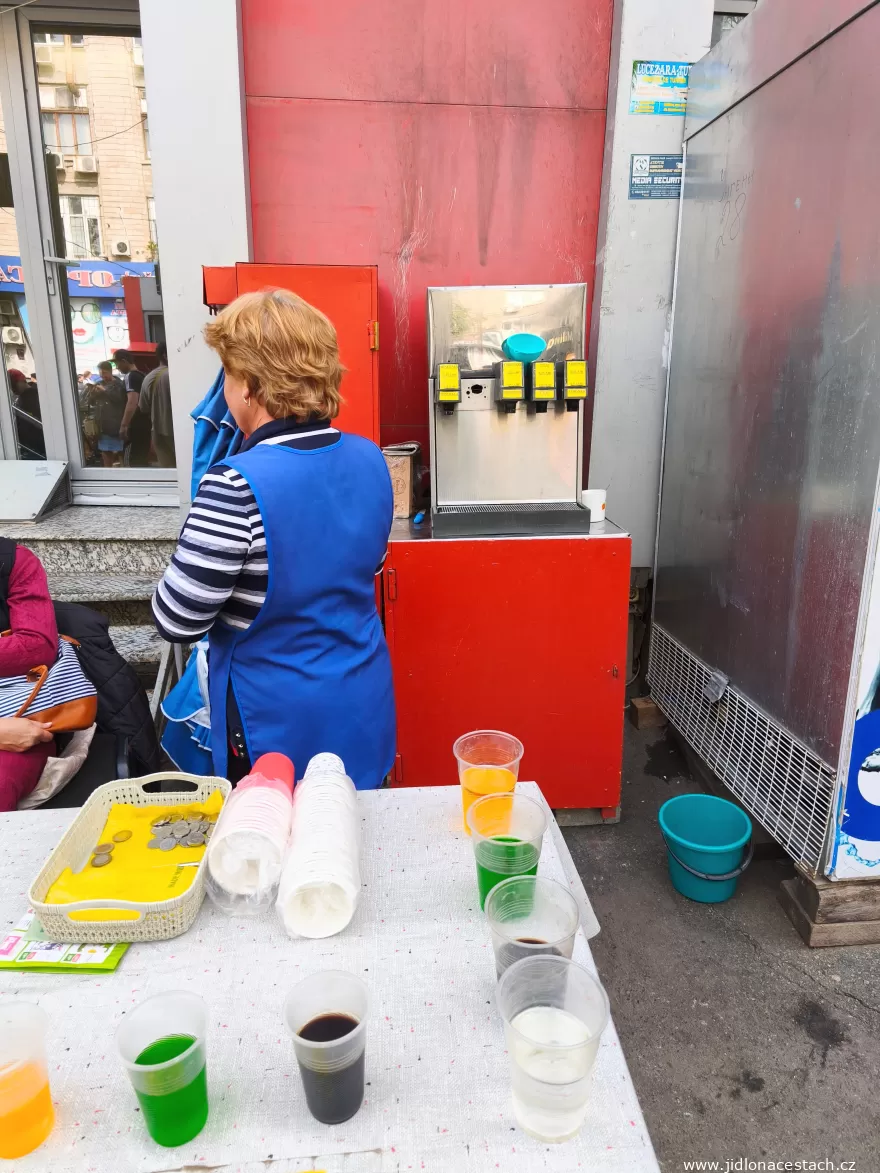 Piața Centrală: a lady pours soda and kvass from the machine. Piața Centrală: a lady pours soda and kvass from the machine.