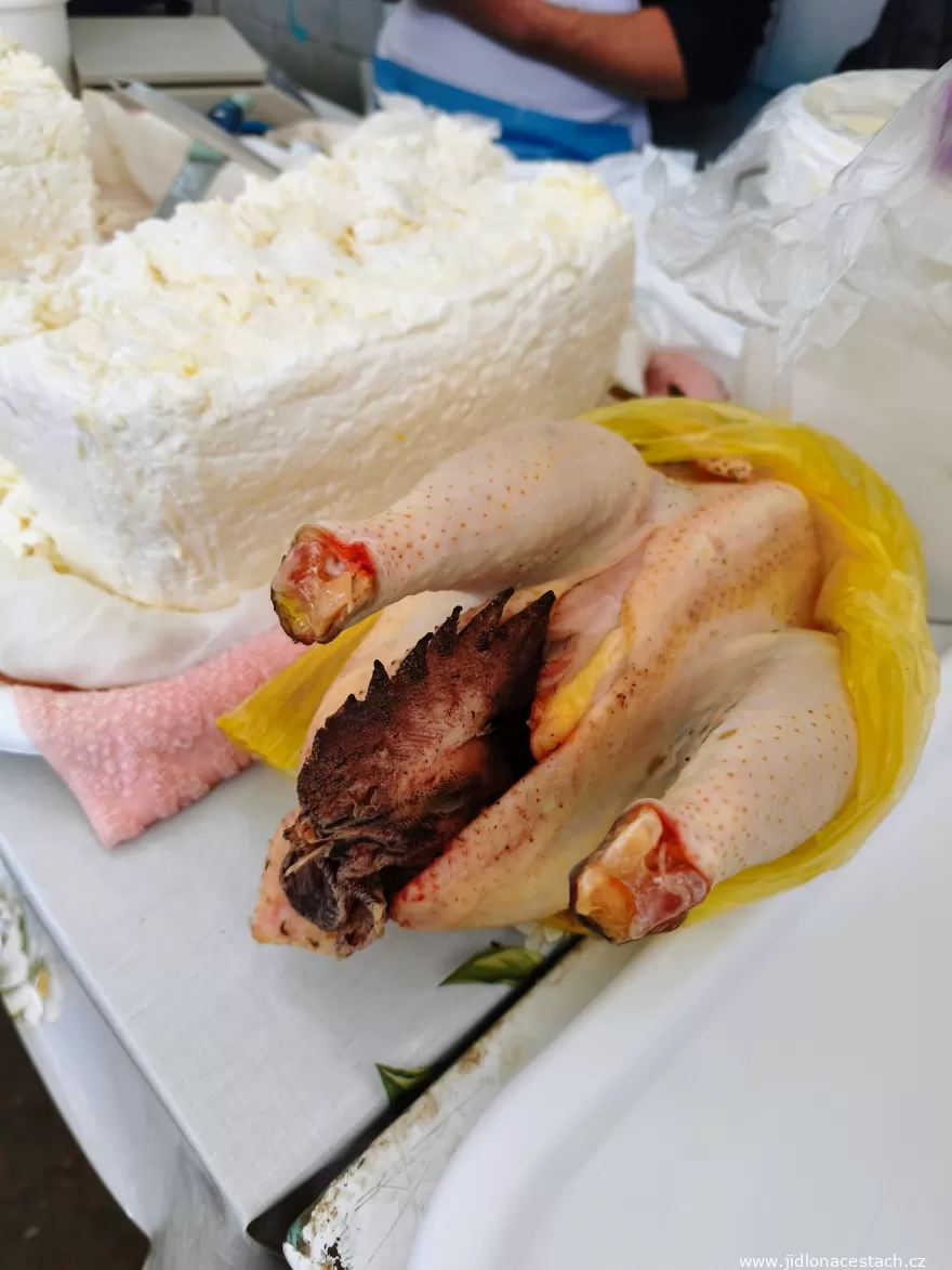 Piața Centrală: a plucked rooster, head and all, next to the quark. Piața Centrală: a plucked rooster, head and all, next to the quark.