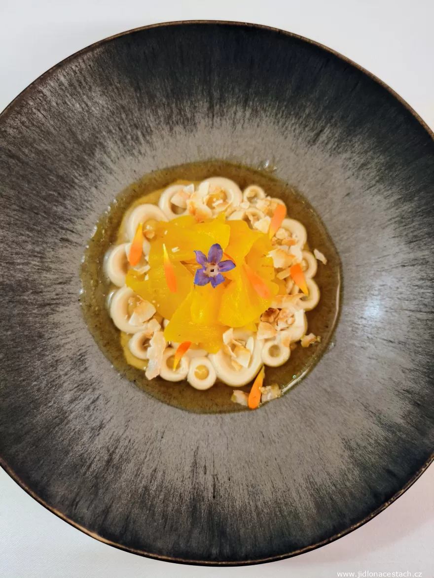Coconut cream with pineapple: the dessert on the tasting menu. Coconut cream with pineapple: the dessert on the tasting menu.