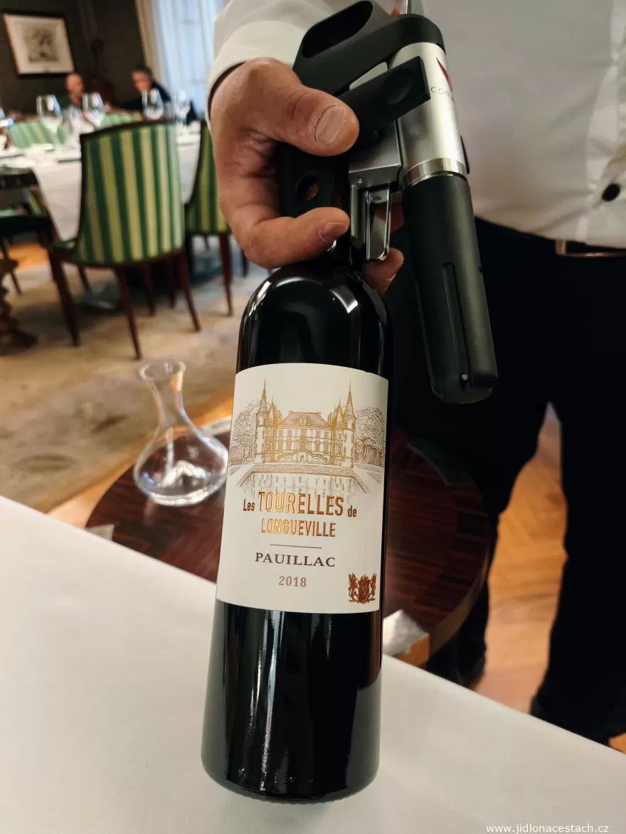 Coda: Les Tourelles de Longueville 2018 in a Coravin.