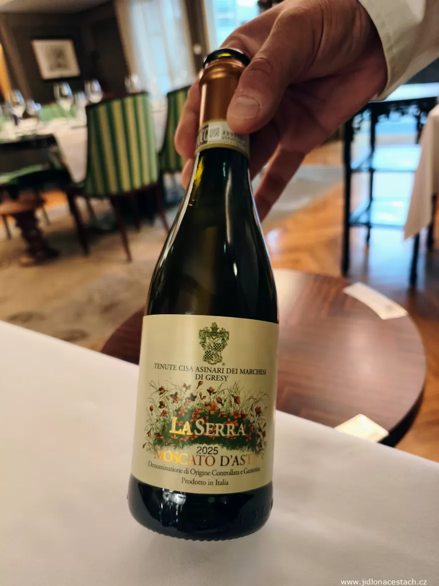 Coda: Moscato d'Asti La Serra from Marchesi di Grésy. Coda: Moscato d'Asti La Serra from Marchesi di Grésy.