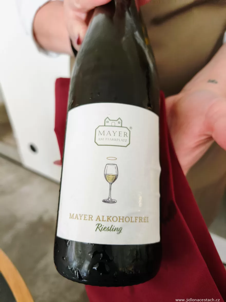 Mayer Alkoholfrei: nealkoholický viedenský rizling. Mayer Alkoholfrei: nealkoholický viedenský rizling.