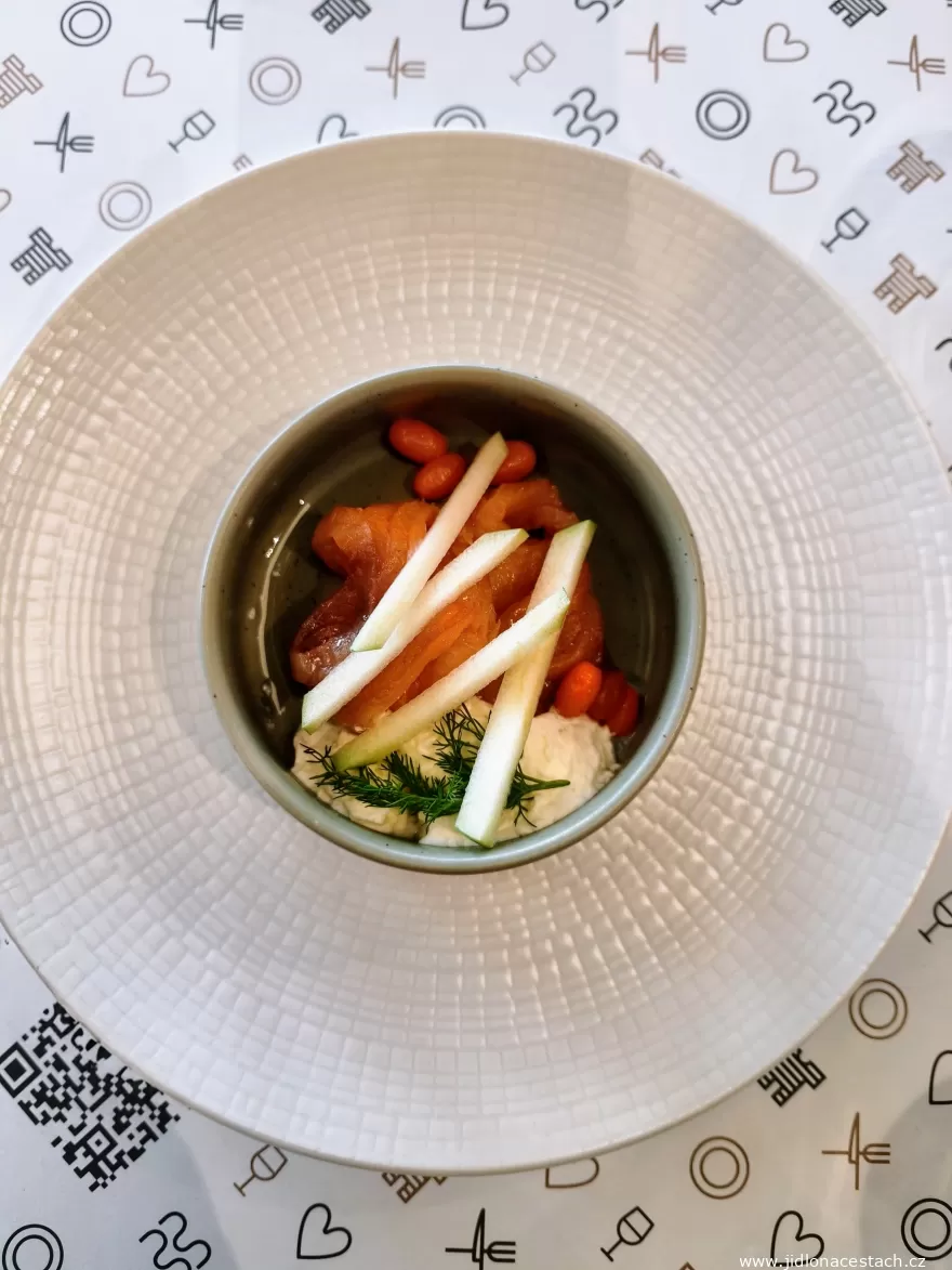 Občanská plovárna: smoked salmon with horseradish foam, apple and sea buckthorn.