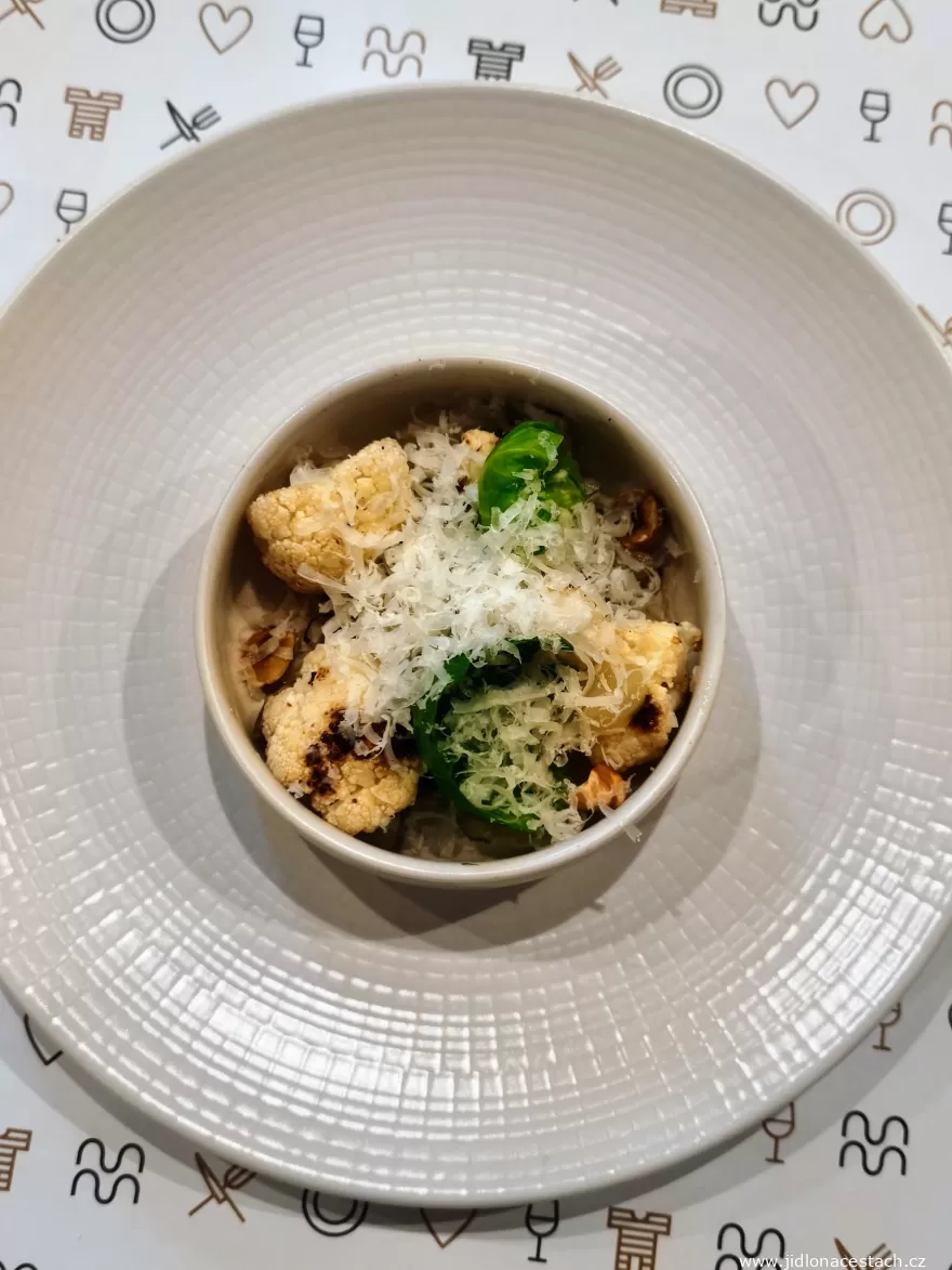 Občanská plovárna: roasted cauliflower with savoy cabbage, Parmesan and hazelnuts. Občanská plovárna: roasted cauliflower with savoy cabbage, Parmesan and hazelnuts.