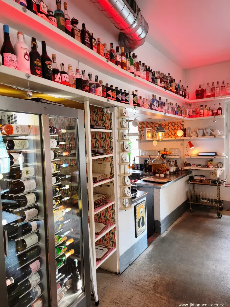 Sansho: Bar und Vinothek. Sansho: Bar und Vinothek.