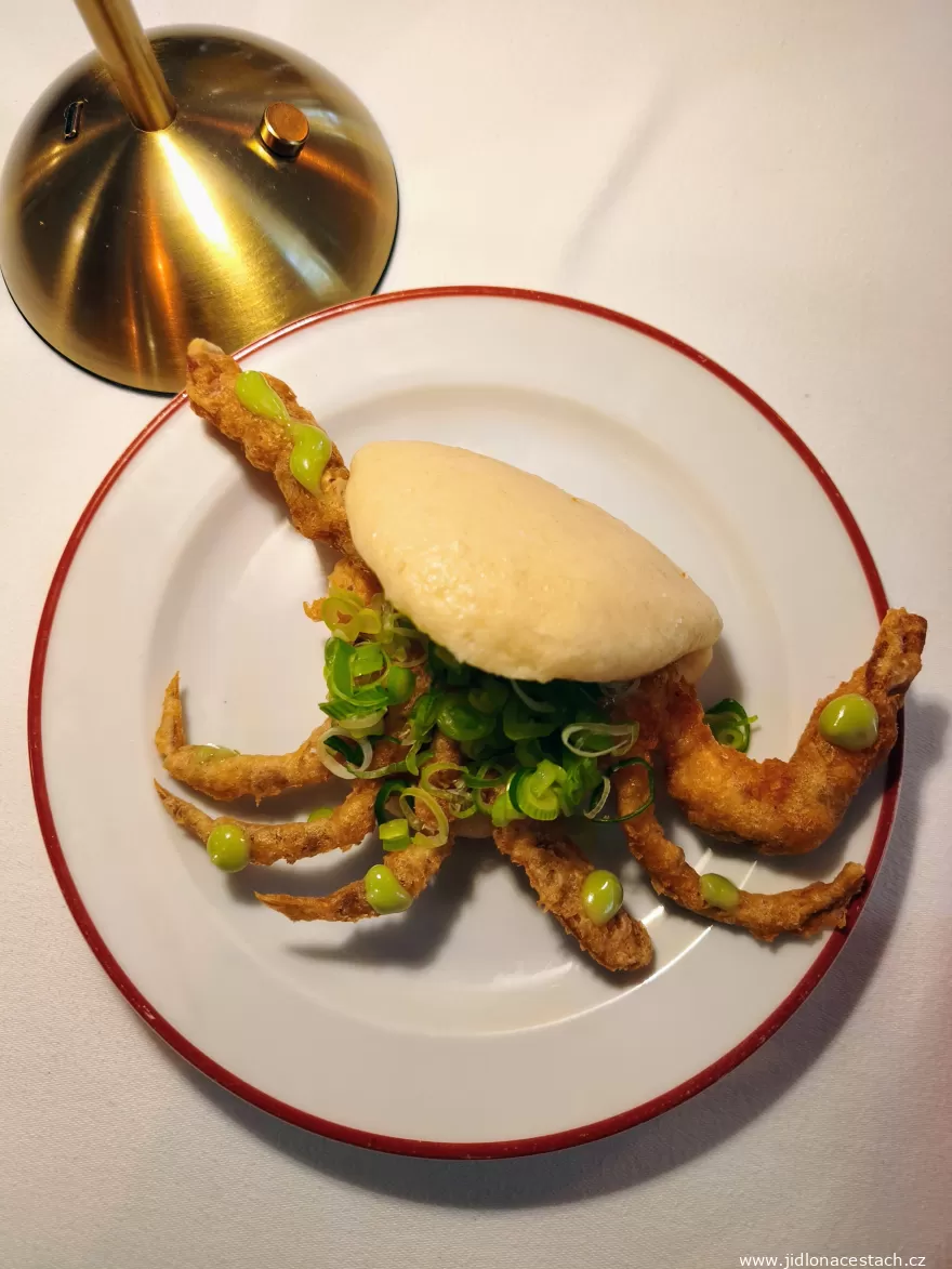 Sansho: Slider mit Softshell-Krabbe und Wasabi-Mayonnaise (285 CZK/11,40 EUR). Sansho: Slider mit Softshell-Krabbe und Wasabi-Mayonnaise (285 CZK/11,40 EUR).