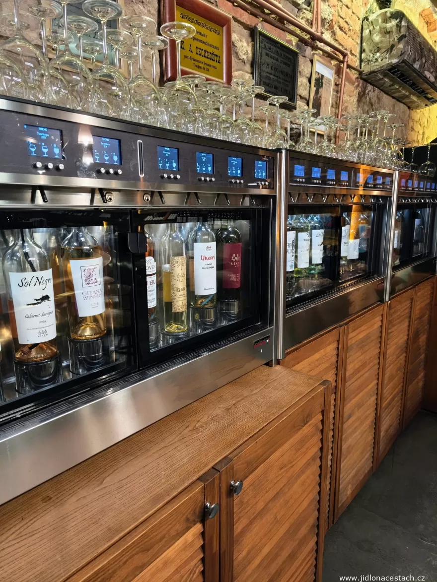 Wine.md: self servis şarap otomatları.